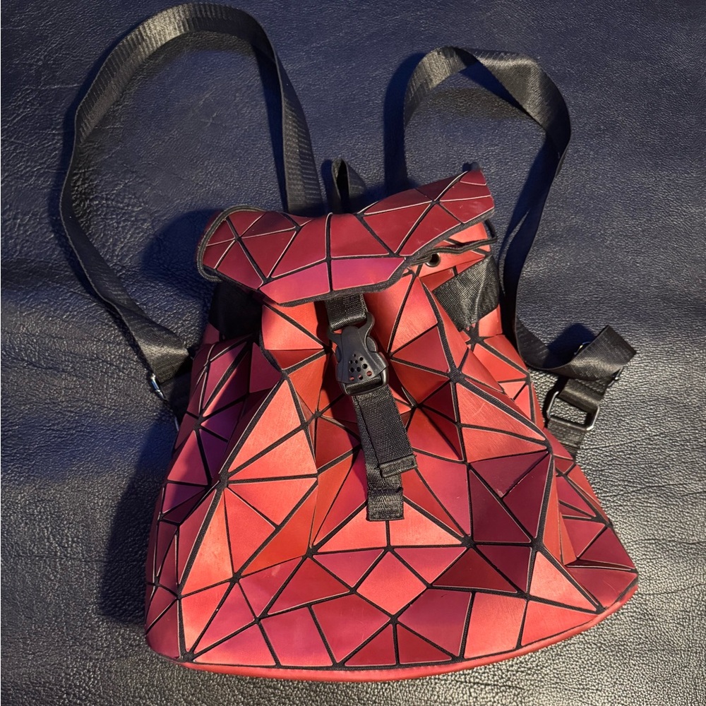 Holographic geometric red back pack